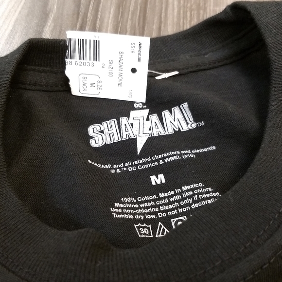 SHAZAM T-SHIRT 👕 Official DC Comics Movie Tee NWT - Picture 2 of 4